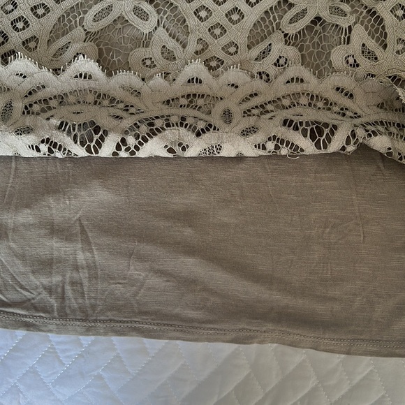 Daytrip Lace Overlay Lined Tank Top Medium - Picture 8 of 8